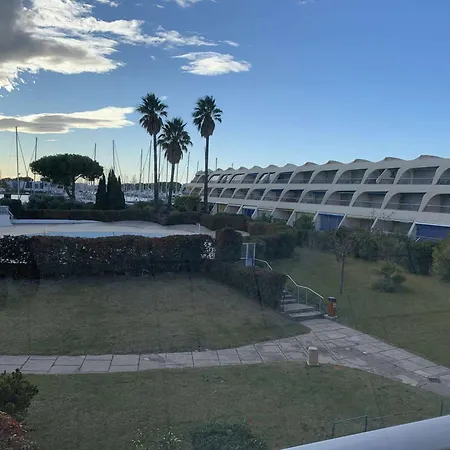 2 Pieces Avec Terrasse A Port Camargue - Fr-1-731-146